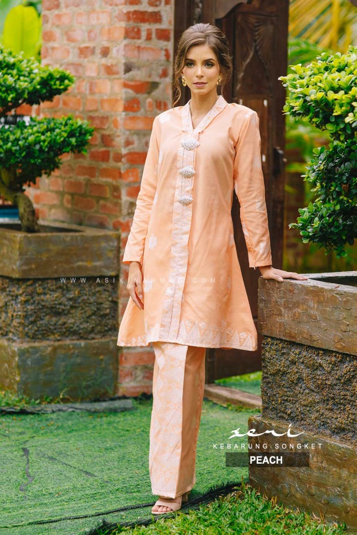 SERI KEBARUNG in PEACH