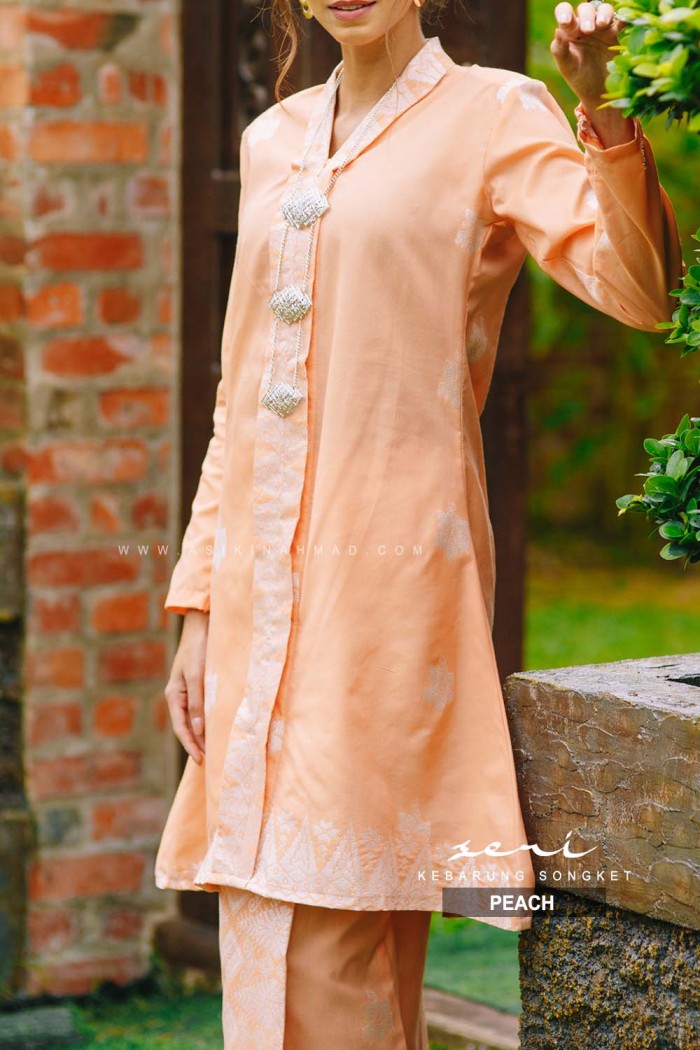 SERI KEBARUNG in PEACH