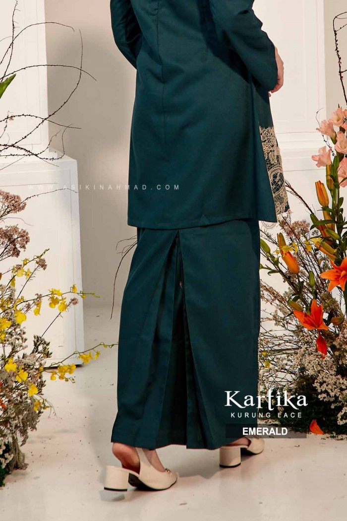 KARTIKA KURUNG in EMERALD