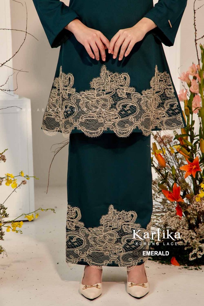 KARTIKA KURUNG in EMERALD