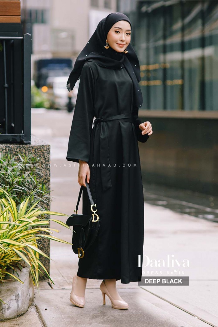 DAALIYA PLAIN in DEEP BLACK