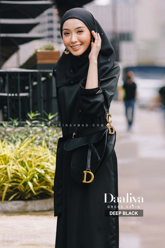 DAALIYA PLAIN in DEEP BLACK