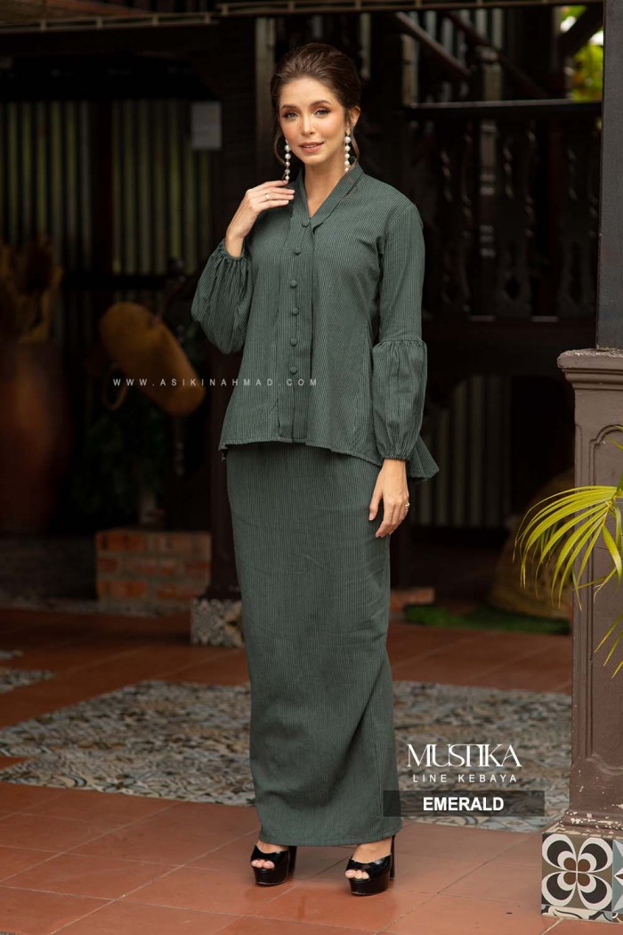 MUSTIKA KEBAYA in EMERALD