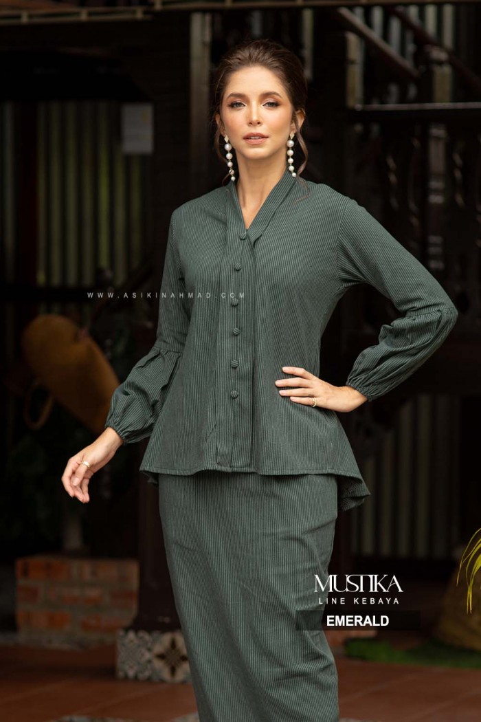 MUSTIKA KEBAYA in EMERALD