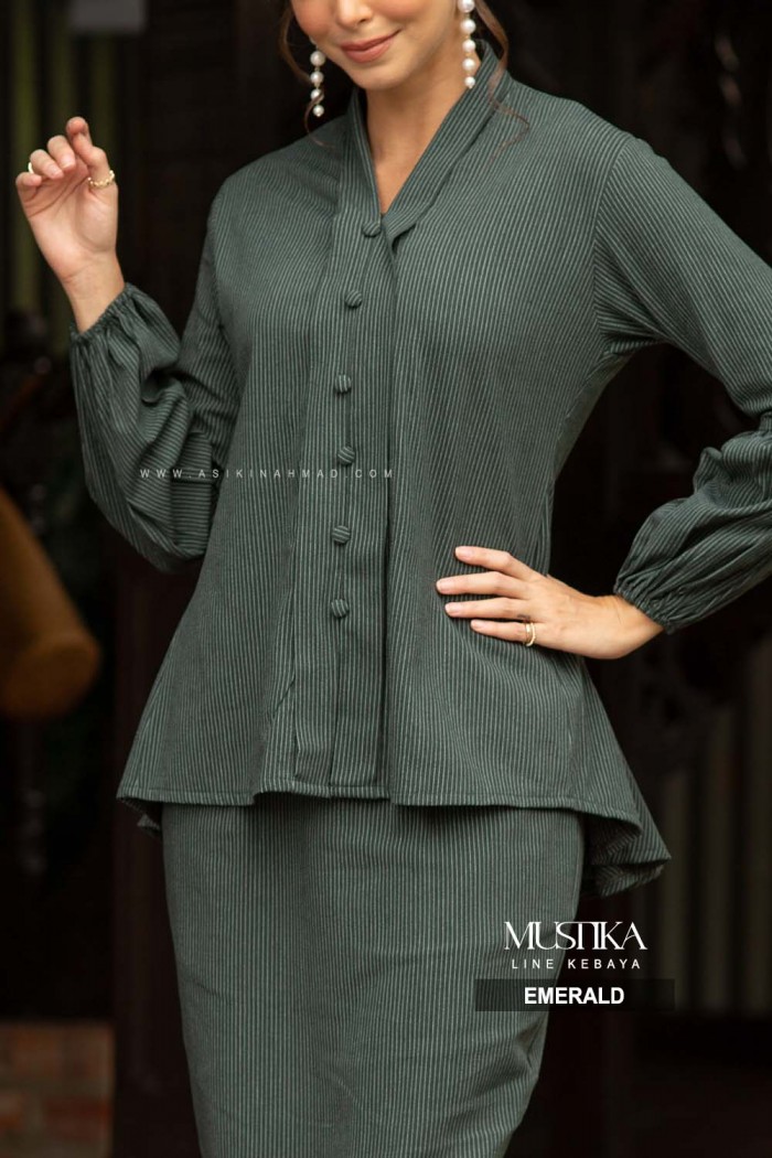 MUSTIKA KEBAYA in EMERALD