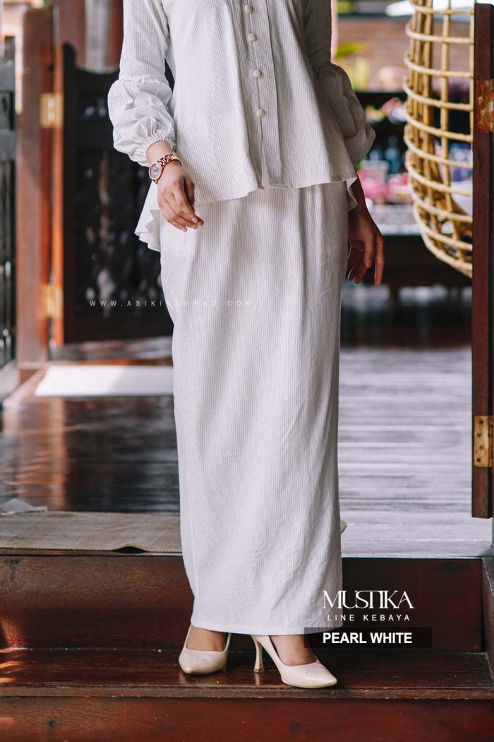 MUSTIKA KEBAYA in PEARL WHITE