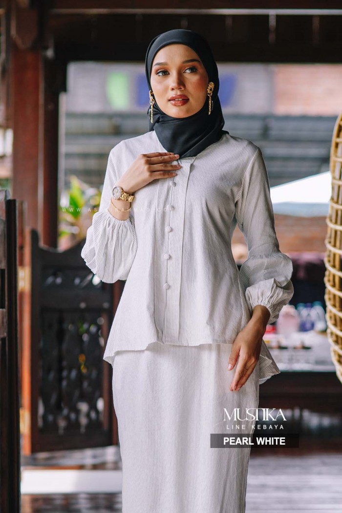 MUSTIKA KEBAYA in PEARL WHITE