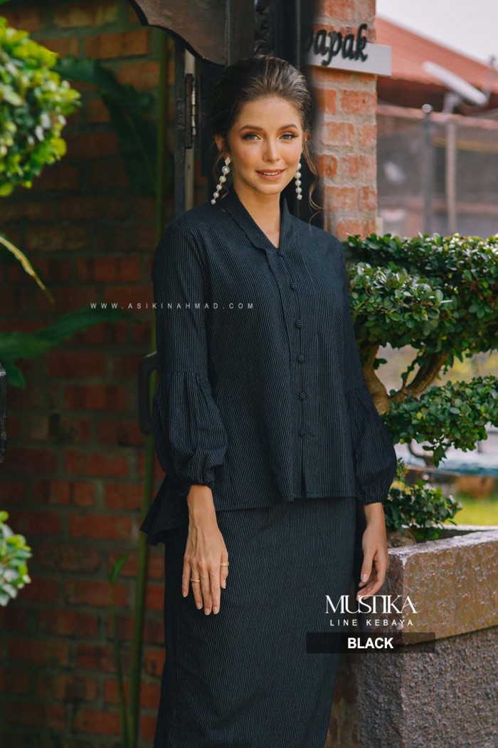 MUSTIKA KEBAYA in BLACK