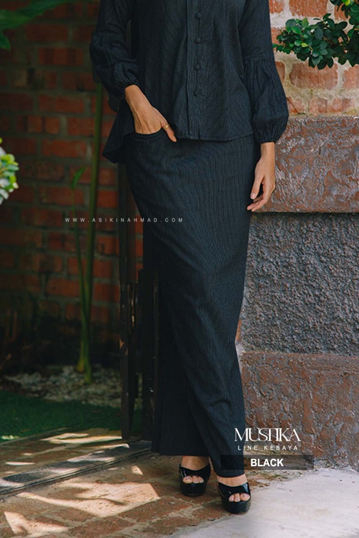 MUSTIKA KEBAYA in BLACK