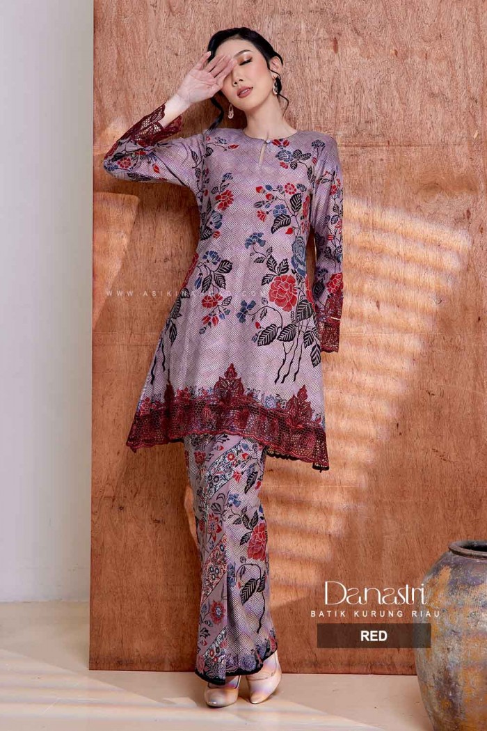 DANASTRI KURUNG RIAU in RED