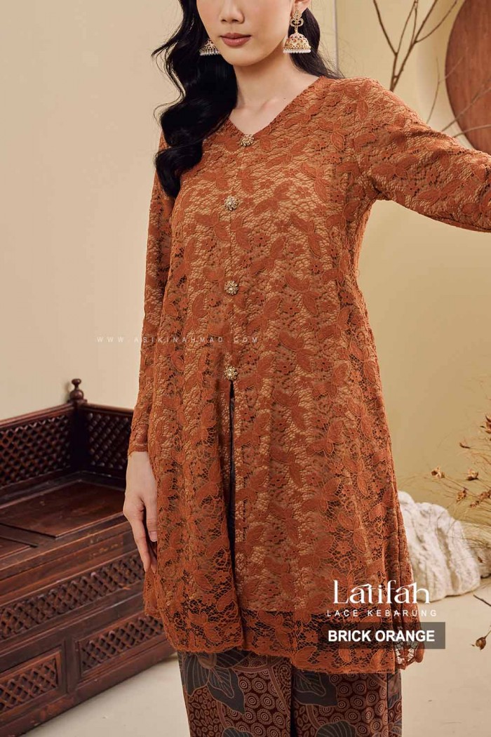 LATIFAH KEBARUNG in BRICK ORANGE