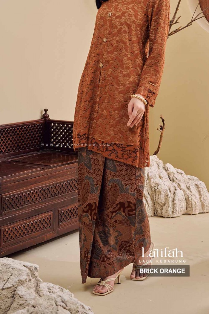 LATIFAH KEBARUNG in BRICK ORANGE