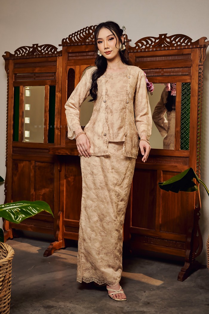 AURORA KEBAYA (AKE-D2) in BROWN