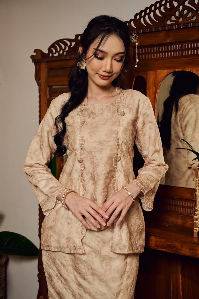 AURORA KEBAYA (AKE-D2) in BROWN