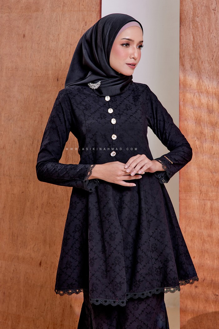 DAYANG KEBARUNG in DEEP BLACK