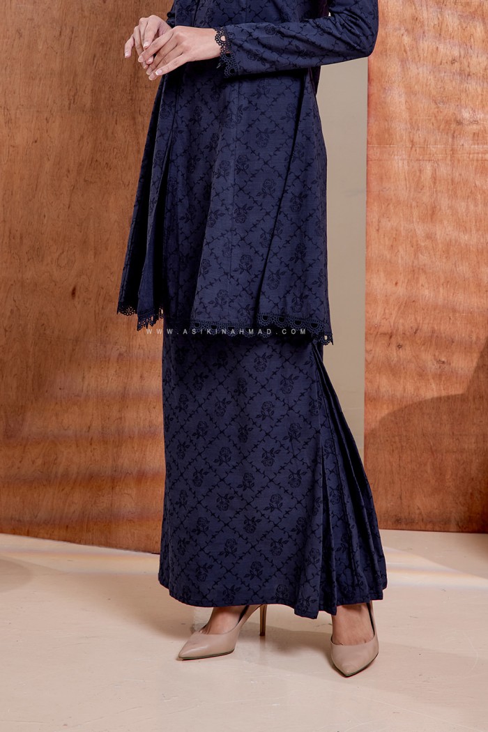 DAYANG KEBARUNG in NAVY BLUE