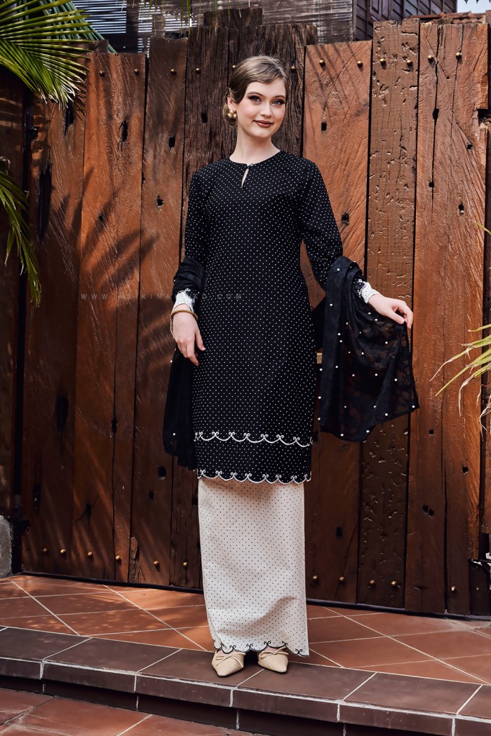 INDAH JULIA KURUNG (IJK-D2) in BLACK WHITE