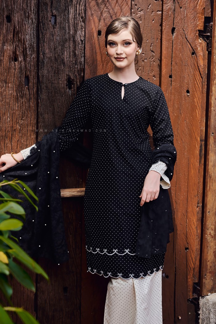 INDAH JULIA KURUNG (IJK-D2) in BLACK WHITE