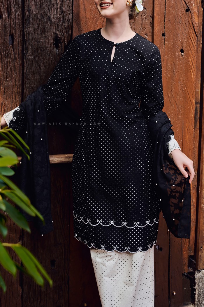 INDAH JULIA KURUNG (IJK-D2) in BLACK WHITE