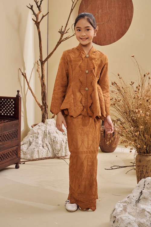 INORA KEBAYA KIDS in BROWN