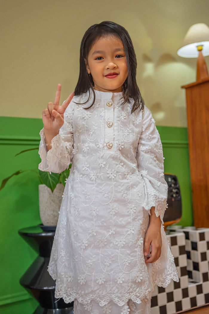 JASMINE KURUNG KIDS in SNOW WHITE