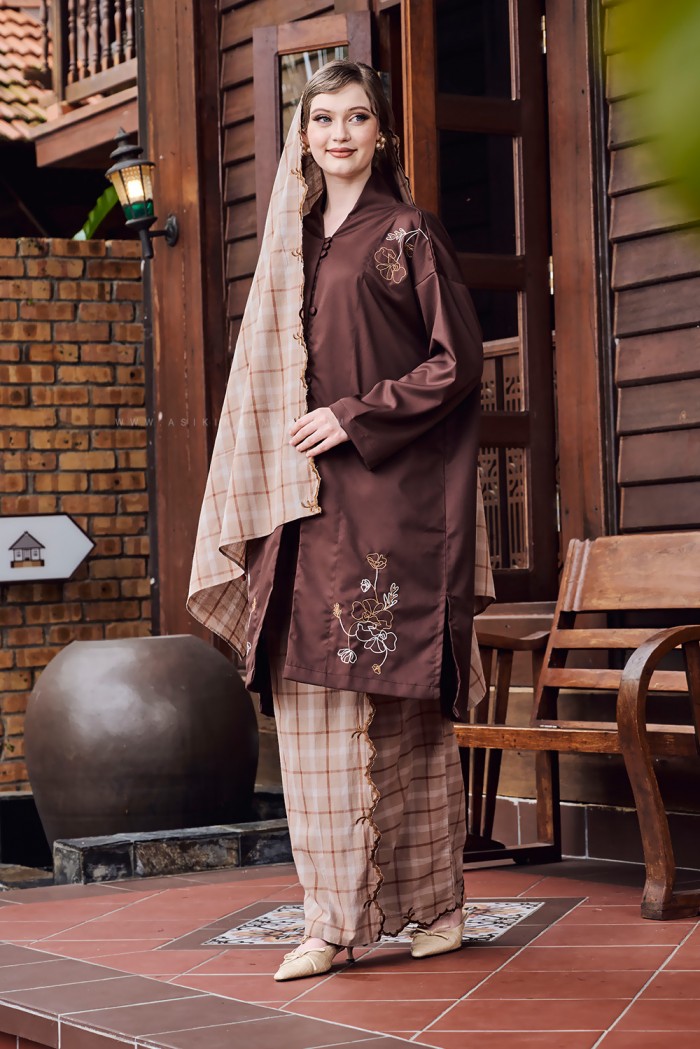 JIWA KARTIKA KURUNG (JKR-D4) in RICH BROWN