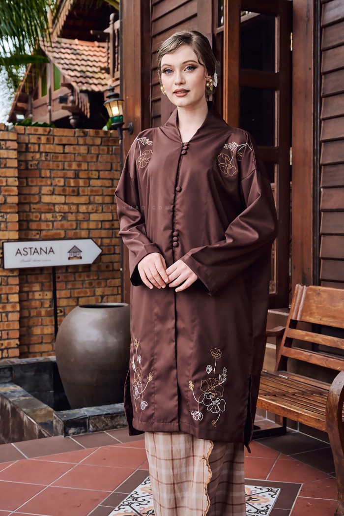 JIWA KARTIKA KURUNG (JKR-D4) in RICH BROWN