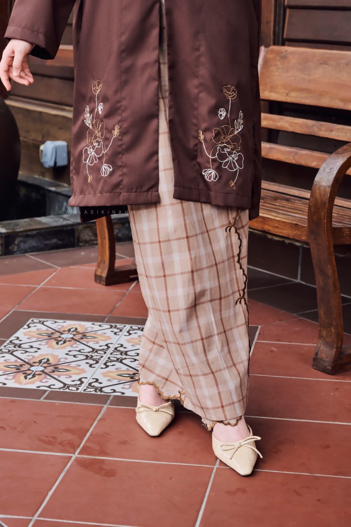 JIWA KARTIKA KURUNG (JKR-D4) in RICH BROWN