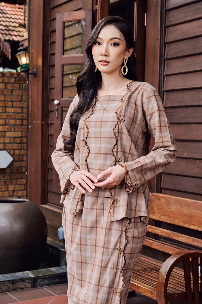 JIWA KIRANA KEBAYA (JK-D4) in RICH BROWN