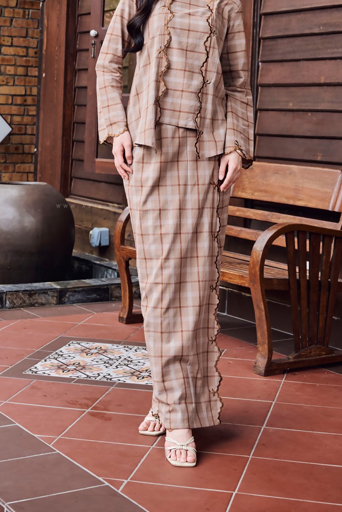 JIWA KIRANA KEBAYA (JK-D4) in RICH BROWN