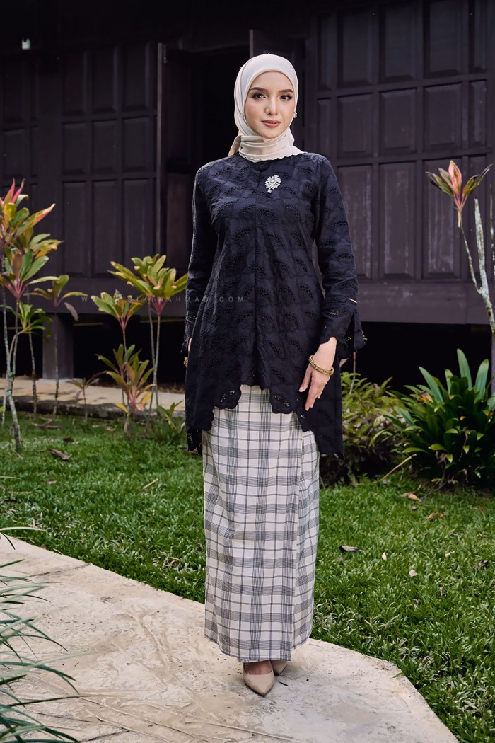 LAILA KASTURI KURUNG (LKE-D1) IN BLACK