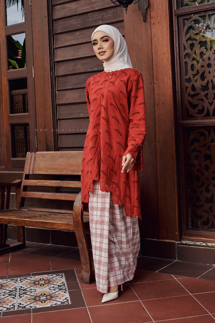 LAILA KASTURI KURUNG (LKE-D1) IN RED