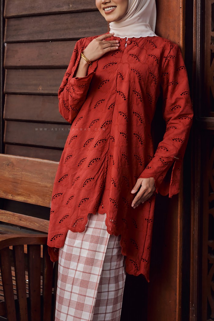 LAILA KASTURI KURUNG (LKE-D1) IN RED