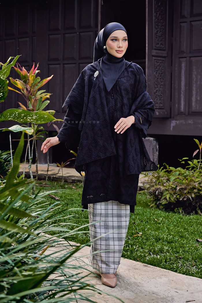 LAILA PURNAMA KURUNG (LPE-D1) IN BLACK