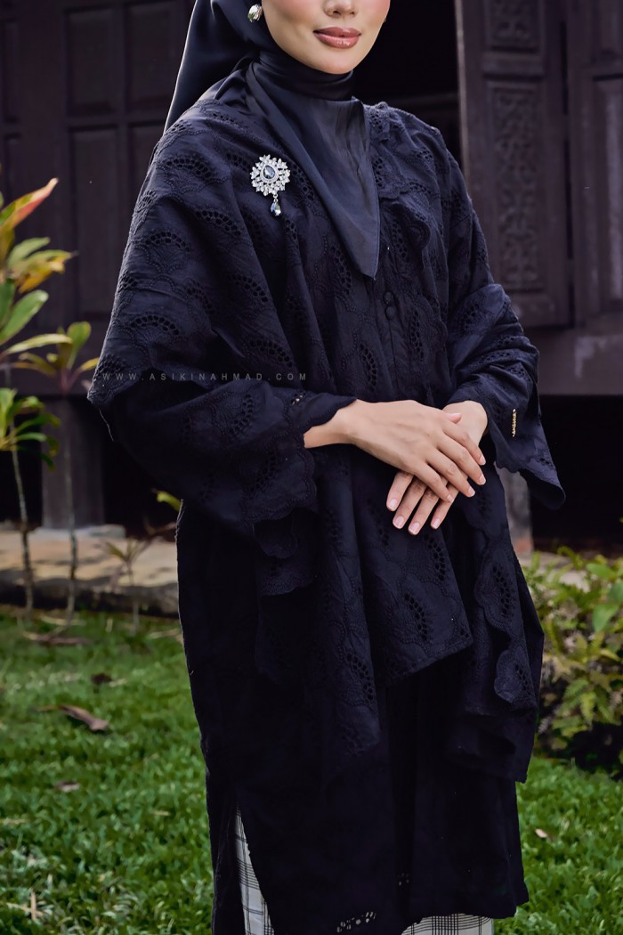 LAILA PURNAMA KURUNG (LPE-D1) IN BLACK