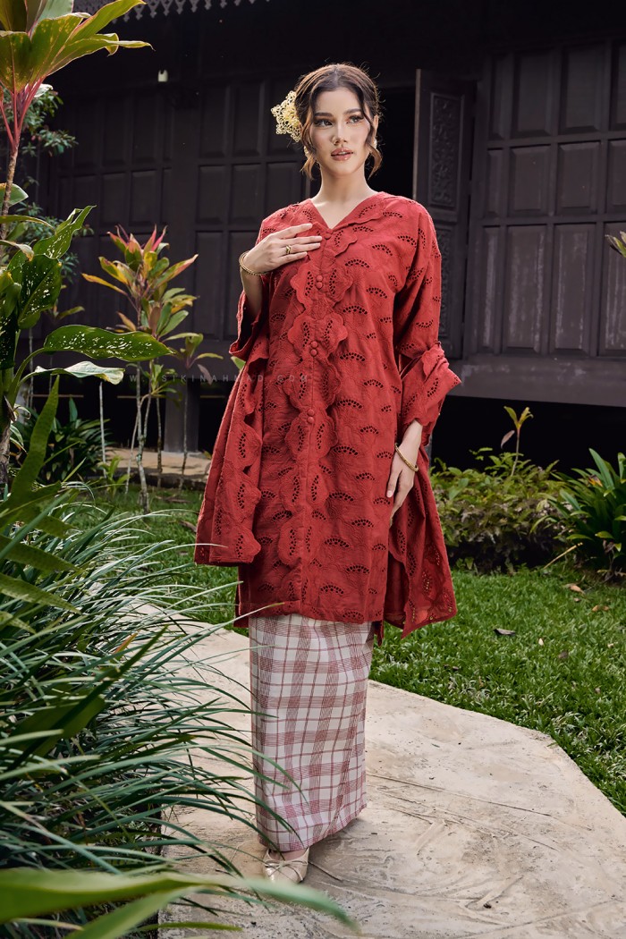 LAILA PURNAMA KURUNG (LPE-D1) IN RED