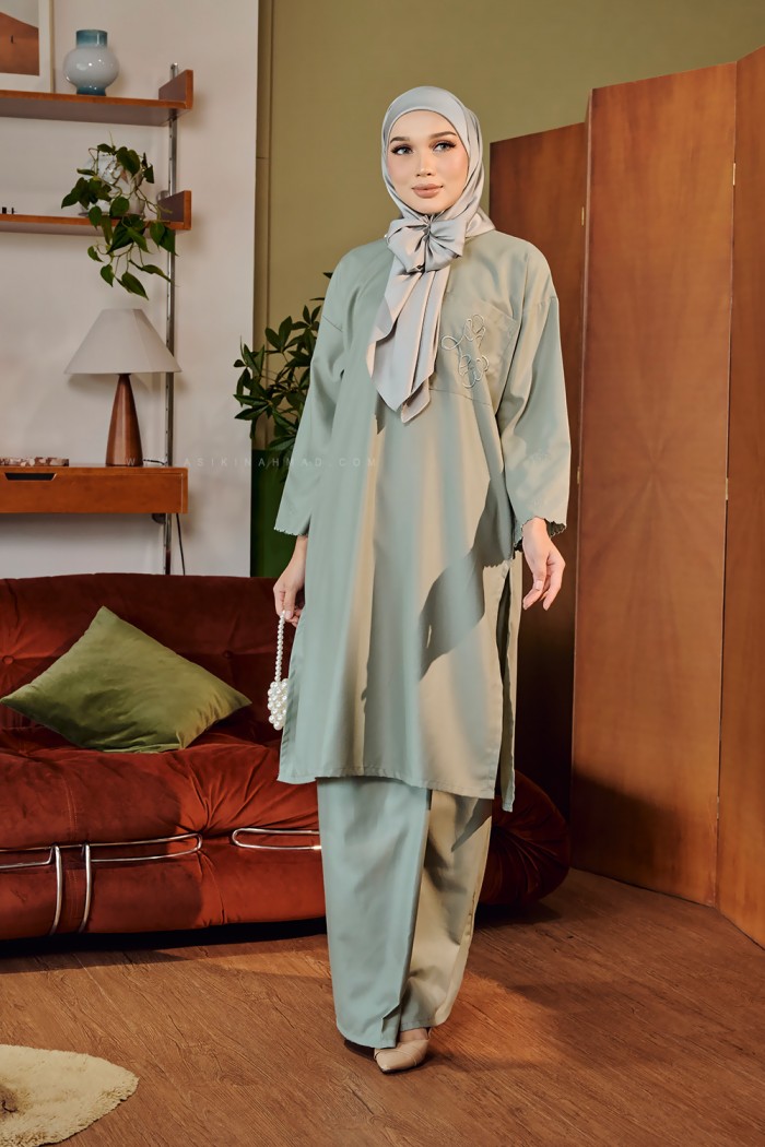 LA VIDA KURUNG SULAM IN MINT GREEN