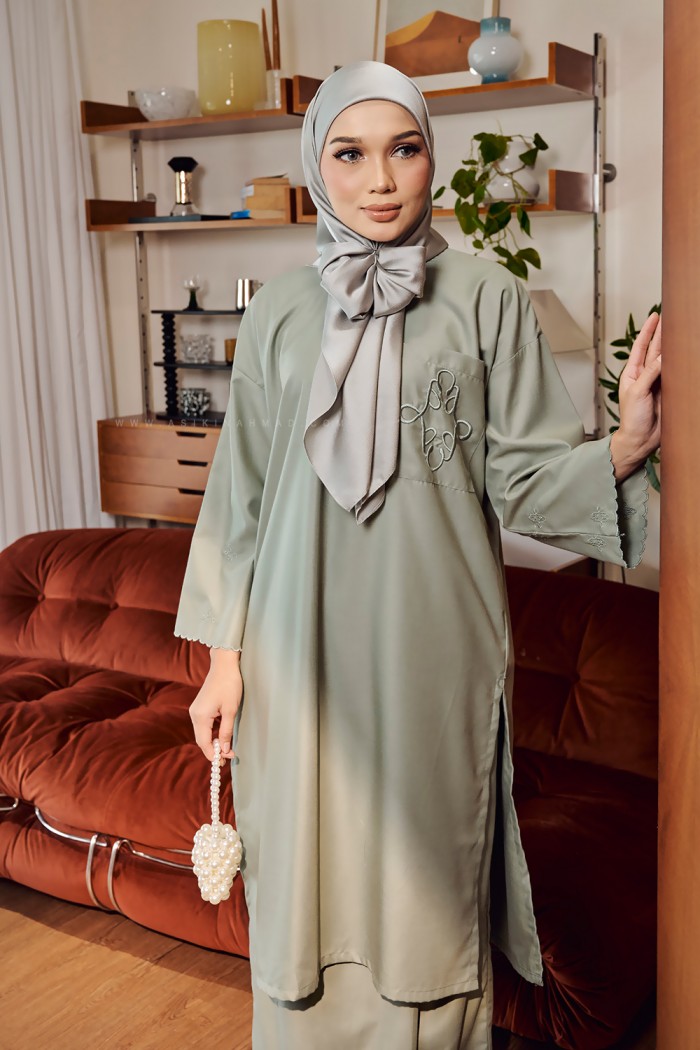 LA VIDA KURUNG SULAM IN MINT GREEN