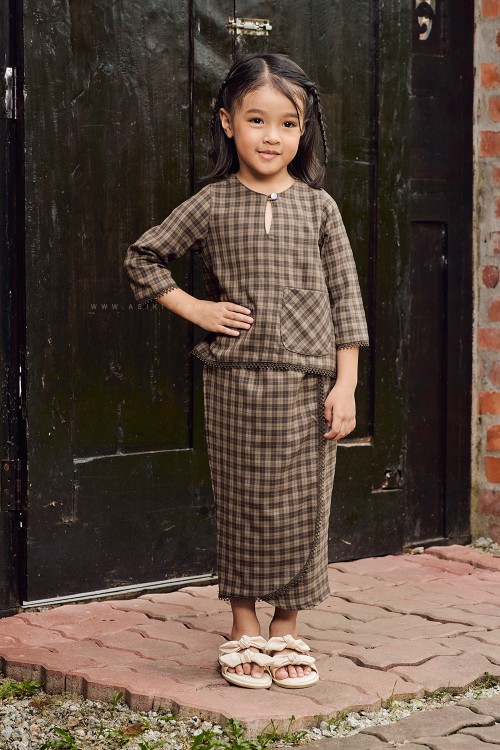 LELA INTAN KIDS (LIKK-D02) in DARK BROWN