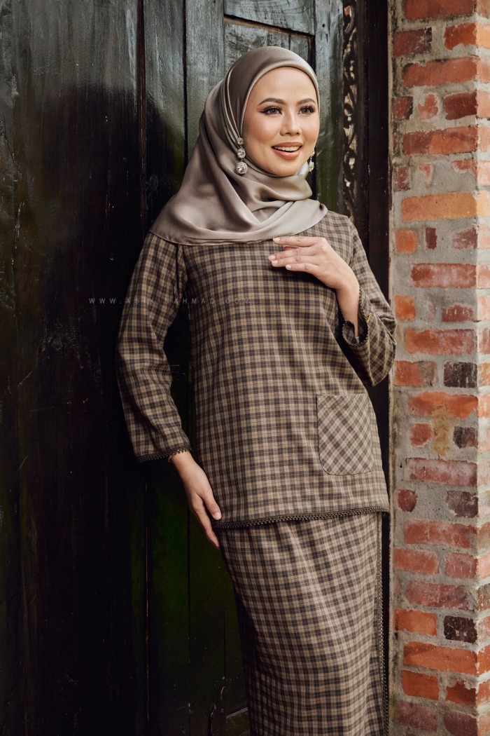 LELA INTAN (LIK-D2) in DARK BROWN