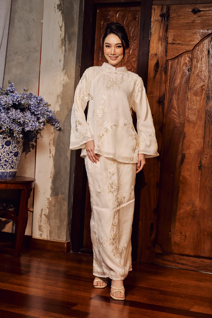 LILIA KURUNG KEDAH in OFF WHITE