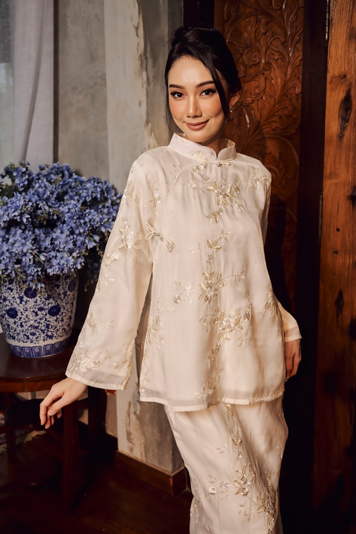 LILIA KURUNG KEDAH in OFF WHITE