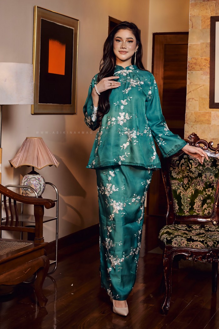 LILIA KURUNG KEDAH in EMERALD