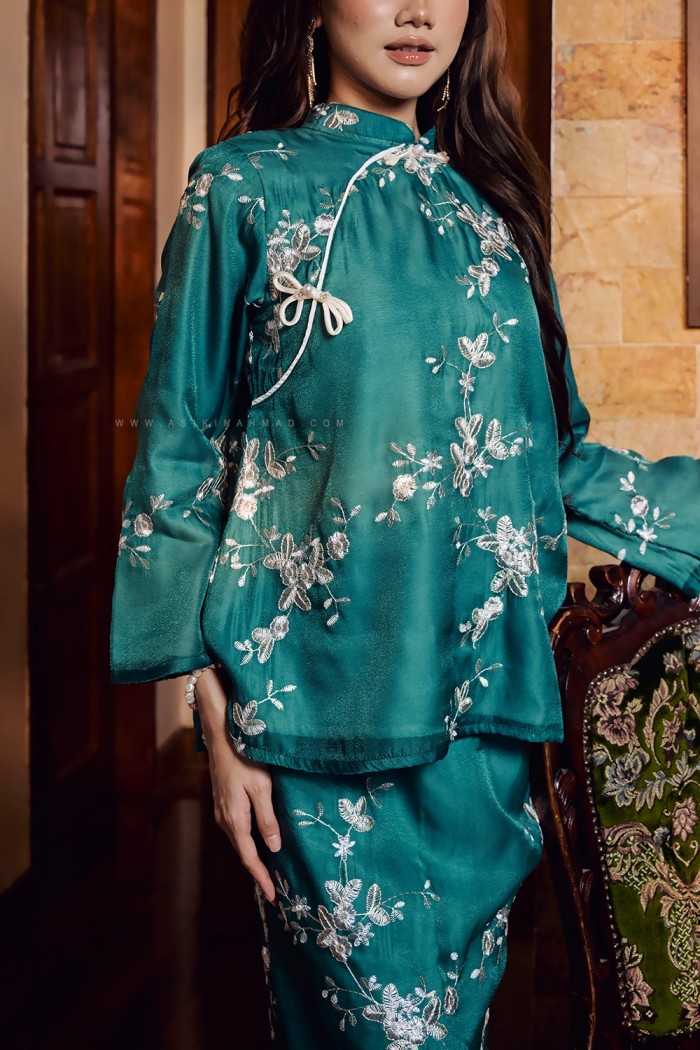 LILIA KURUNG KEDAH in EMERALD