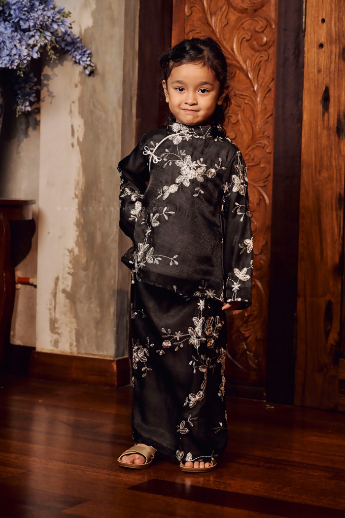 LILIA KURUNG KIDS in DEEP BLACK