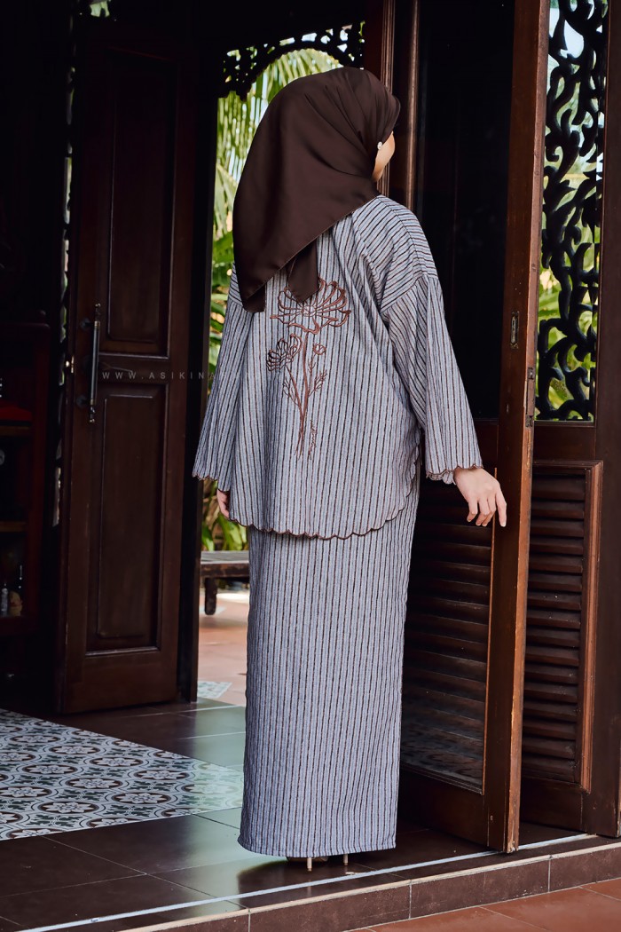 LILI ANGUN KURUNG (LAG-D1) in BROWN