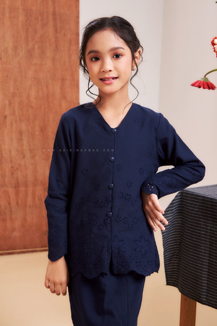 MANESS EMBOIDERY KIDS in NAVY BLUE