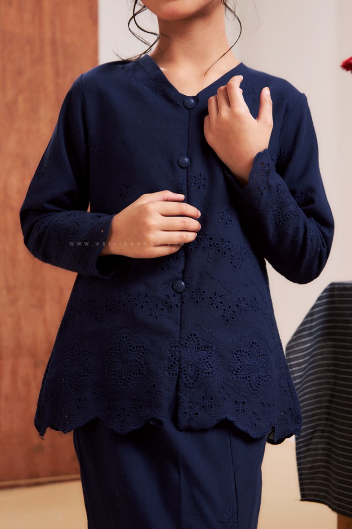 MANESS EMBOIDERY KIDS in NAVY BLUE