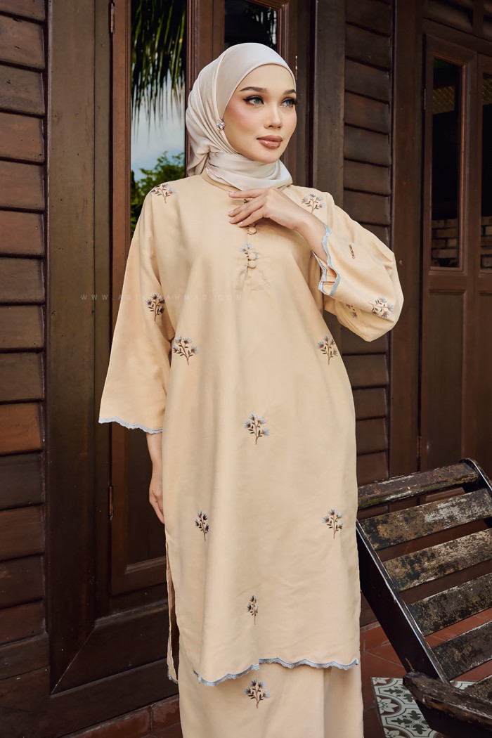 MARIA KURUNG SULAM in BEIGE