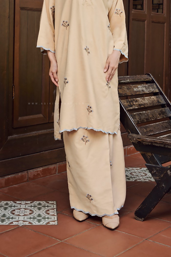 MARIA KURUNG SULAM in BEIGE